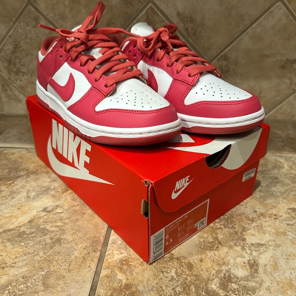 Nike Dunk Low-Top Sneakers